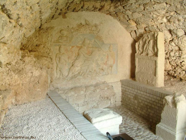 A Mithras-barlang belülről